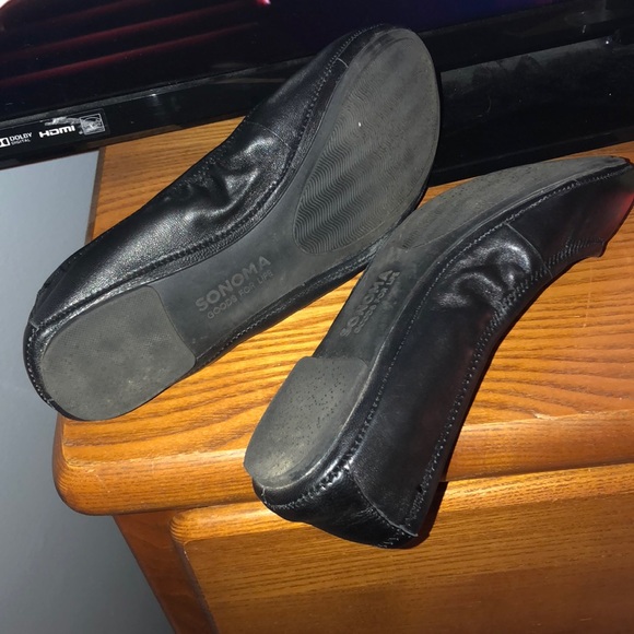 Black Flats - Picture 2 of 2